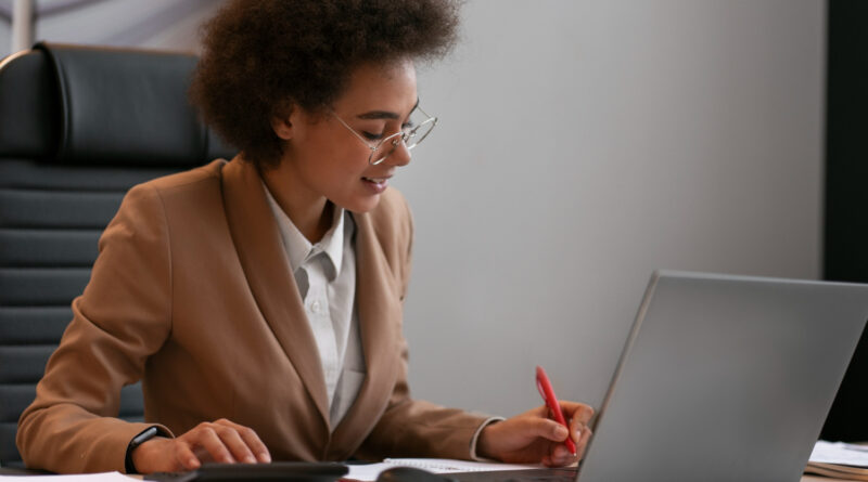 Entenda quais são as atribuições legais de um economista e o que ele pode fazer pela sua empresa